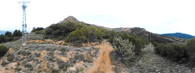 Aquesta Exposada Torre Rep Molts Llamps Que Provoquen Avaries Agafem El Cami Que Volta El Barranc Per Dalt